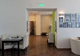 Aurora Hotel