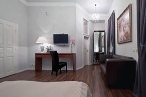 Aurora Hotel