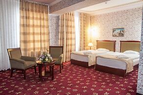 Golden Valley Hotel