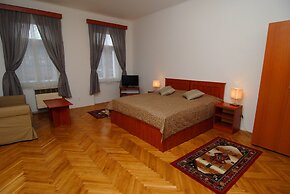 AKÁT Pension & Apartments