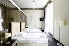Home ApartHotel