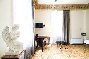 Home ApartHotel
