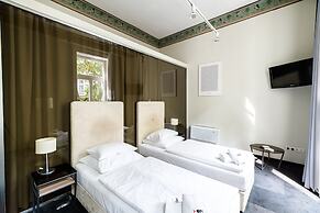 Home ApartHotel