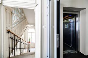 Home ApartHotel