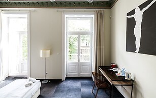 Home ApartHotel