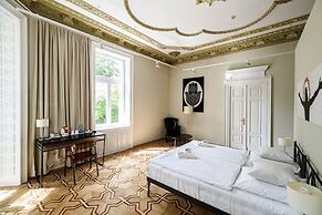 Home ApartHotel