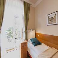 Kajzer Hostel