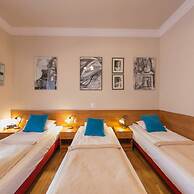Kajzer Hostel