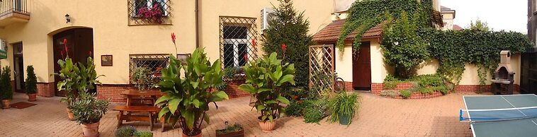 Kajzer Hostel