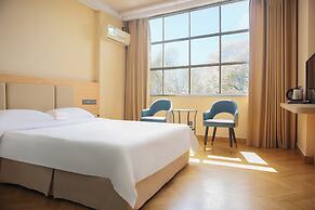 Green Oasis Hotel