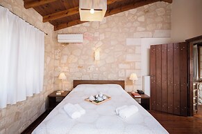 Spilia Village Hotel & Villas