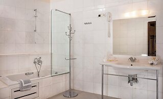 Spilia Village Hotel & Villas
