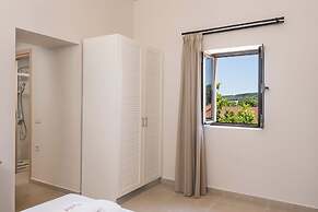 Spilia Village Hotel & Villas