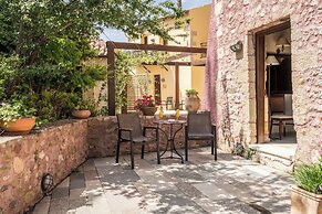 Spilia Village Hotel & Villas