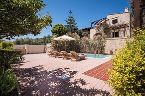 Spilia Village Hotel & Villas