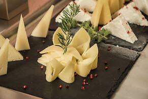 Spilia Village Hotel & Villas