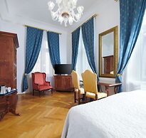 Charles Bridge Palace