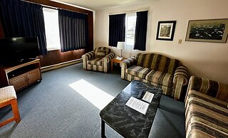 Whale's Tail Guest Suites