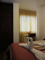 Las Palmeras Inn