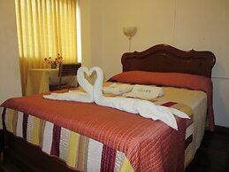 Las Palmeras Inn