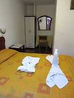Las Palmeras Inn