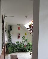 Las Palmeras Inn