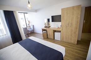 Golden Street Hotel