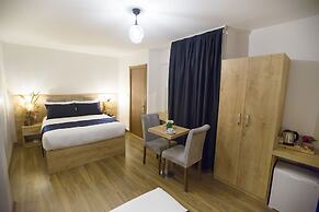 Golden Street Hotel