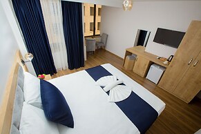 Golden Street Hotel