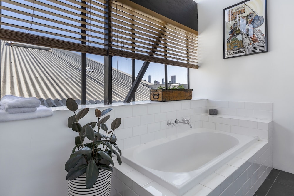 StayCentral - Fitzroy Converted Warehouse Penthouse