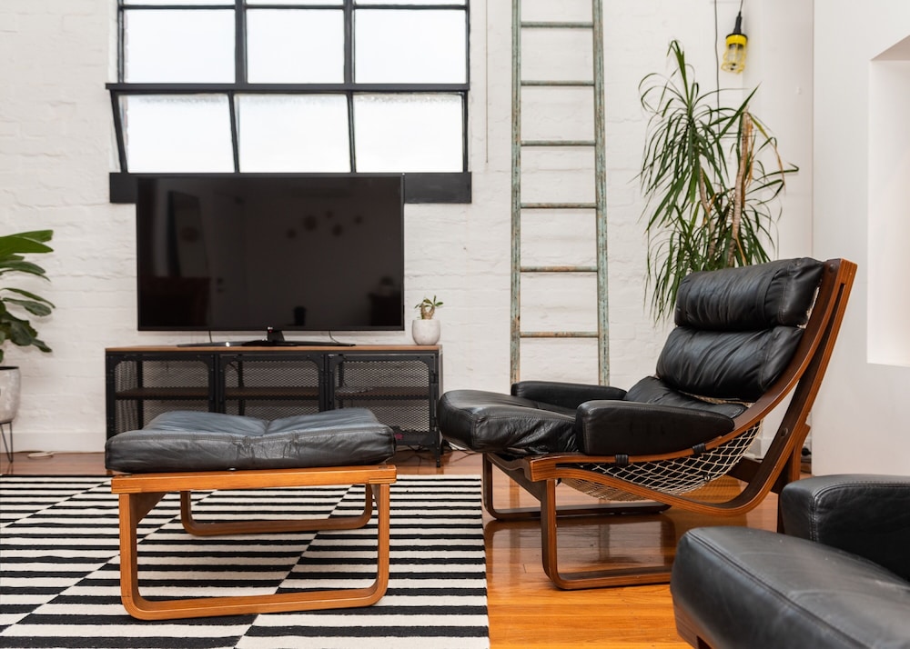 StayCentral - Fitzroy Converted Warehouse Penthouse