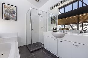 StayCentral - Fitzroy Converted Warehouse Penthouse