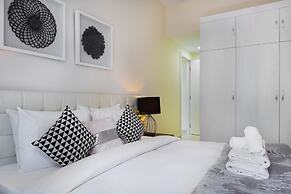 Maison Privee - Beautiful Chic Apt w/Full Marina View Nxt 2 Beach