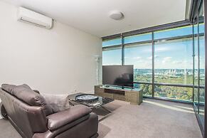 2bed1bath High-end APT at Olympic Parkviews+p
