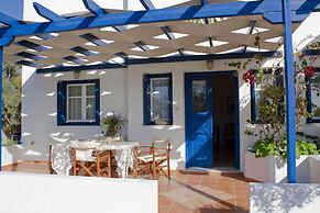 Nikos Sea view apts Milos