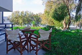 Nikos Sea view apts Milos