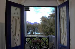 Nikos Sea view apts Milos