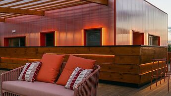 Three House Hotel