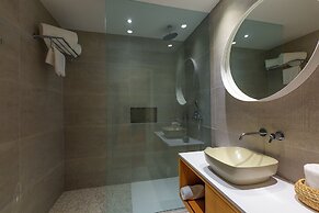 Three House Hotel