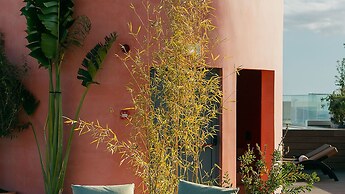Three House Hotel