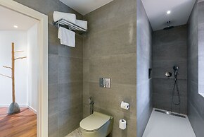 Three House Hotel