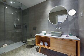 Three House Hotel