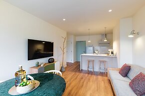 Three House Hotel