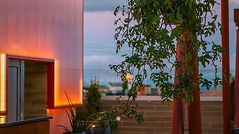 Three House Hotel
