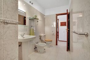 Villa With sea View and Pool