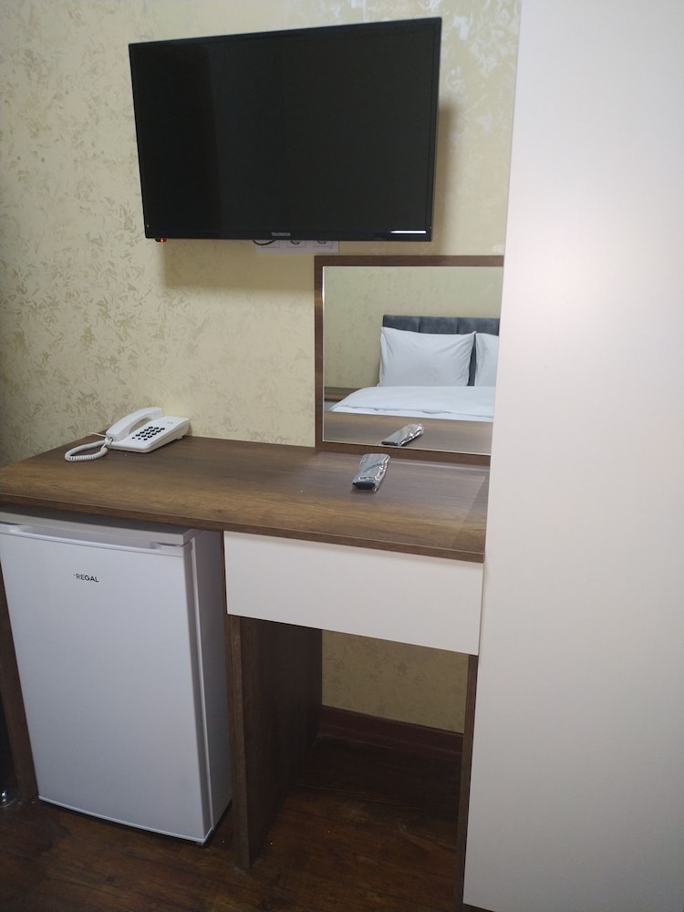 Lorin Otel
