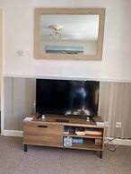 2 Bed Flat - Sleeps 3 - Parking - Wifi