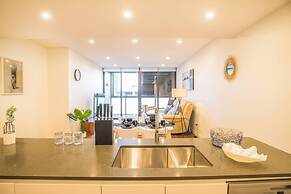 Modern 2bed2bath APT at Neutral Bayparking+wifi