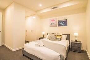 Modern 2bed2bath APT at Neutral Bayparking+wifi