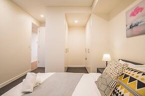 Modern 2bed2bath APT at Neutral Bayparking+wifi